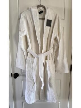 DePera New York Long White Robe One Size